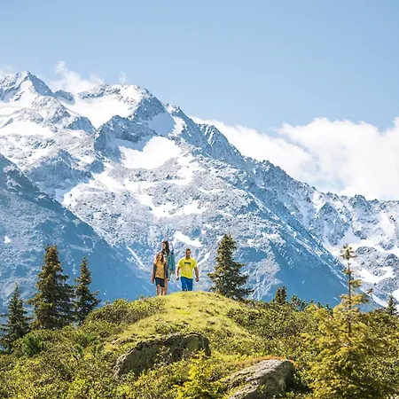 Mountain Getaway - Exclusive Mega Stubai Super Card Шале Фульпмес