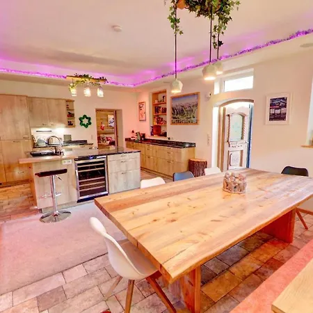 Doug's Mountain Getaway - 'exclusive Mega Chalet'