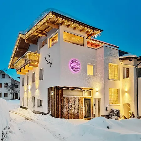 Doug's Mountain Getaway - 'exclusive Mega Chalet' Chalet *