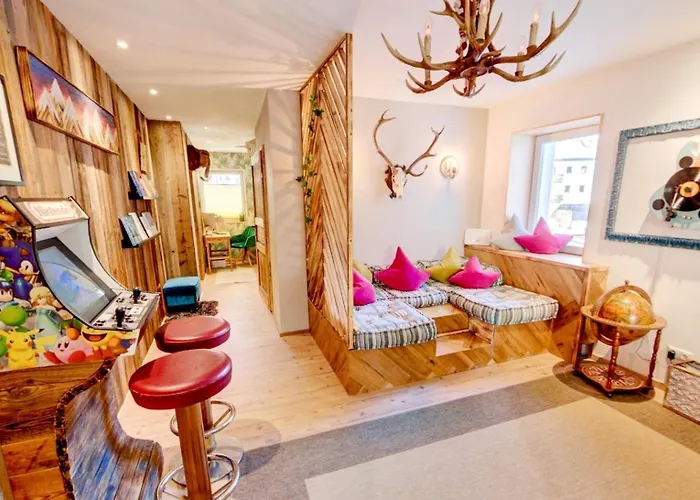 Chalet Doug's Mountain Getaway - 'exclusive Mega Chalet'